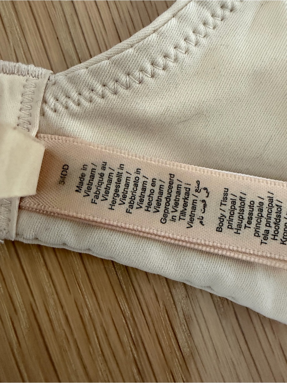 SKIMS “Fits Everybody” T-Shirt Bras -  “Onyx”(black) “Clay”(tan) “Sand”(nude) - Picture 4 of 12